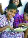 En Inde, l'ONG d'Amma offre des soins, de la nourriture, des hébergements et activités pédagogiques à des milliers d'enfants